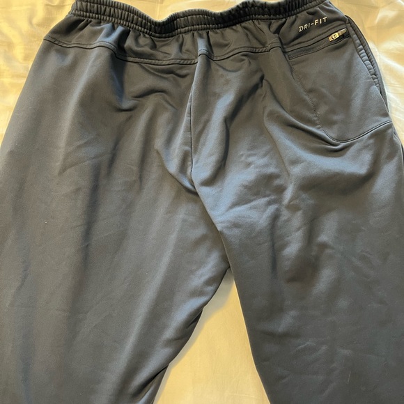 Nike Thermal sweatpants - Picture 2 of 2